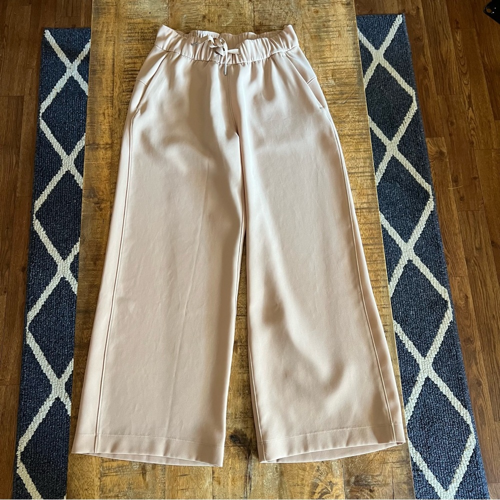Lululemon On the Fly Wide-Leg 7/8 Pant Color is Beech Wood Size 2